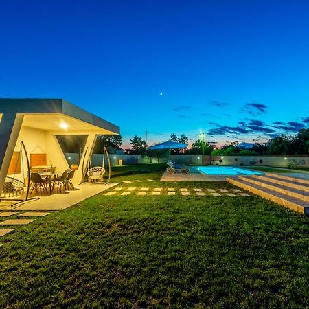 S&I Peaceful Holiday Home With Pool & Jacuzzi Galovac  المظهر الخارجي الصورة