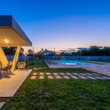S&I Peaceful Holiday Home With Pool & Jacuzzi Galovac  المظهر الخارجي الصورة