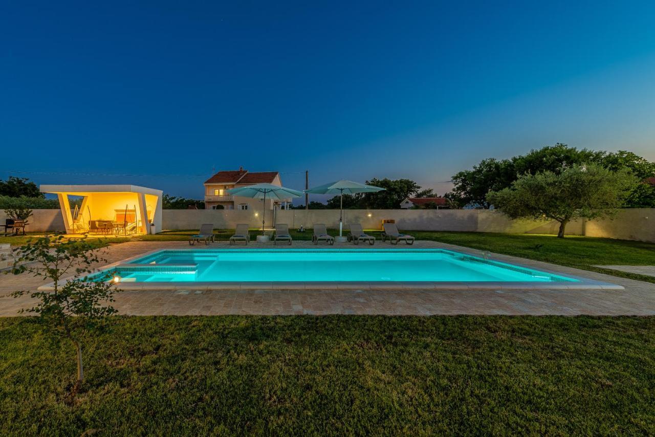 S&I Peaceful Holiday Home With Pool & Jacuzzi Galovac  المظهر الخارجي الصورة