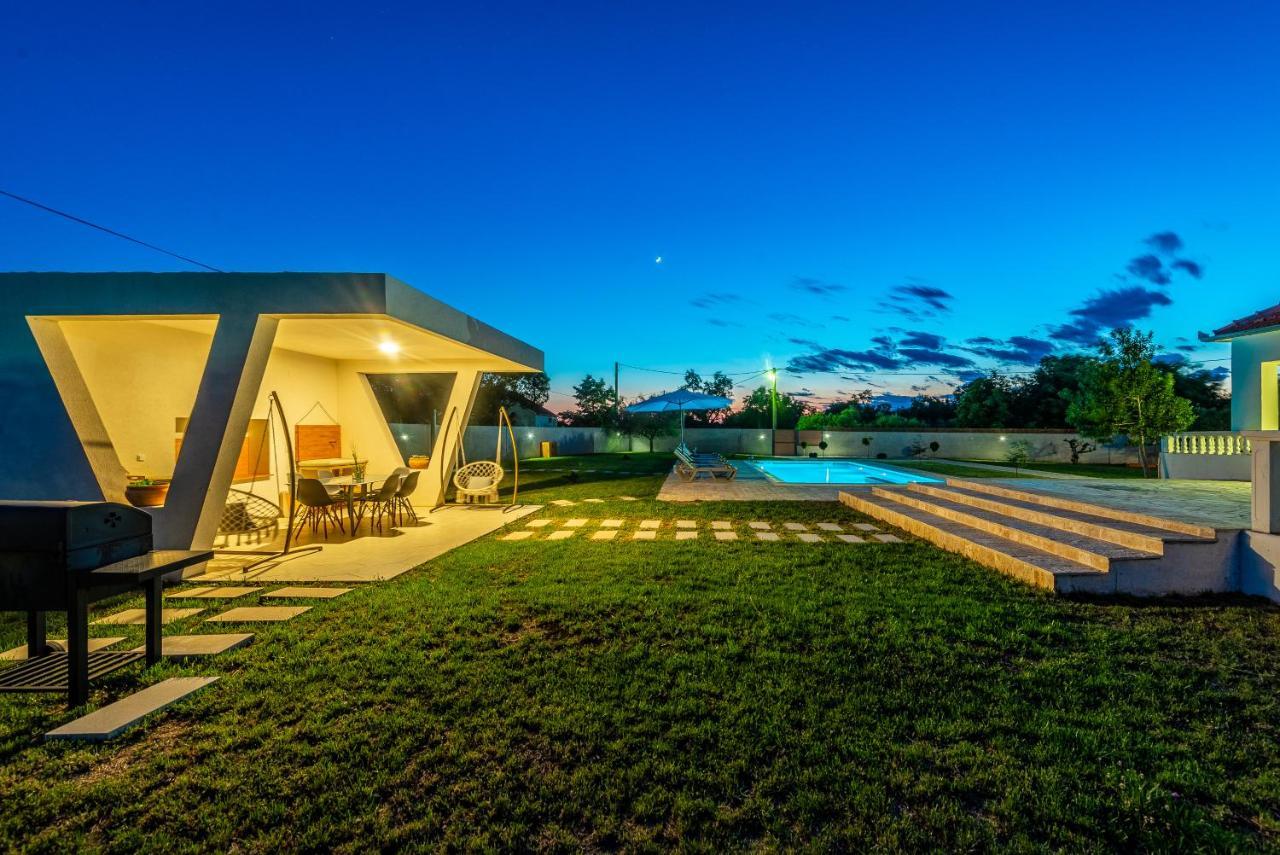 S&I Peaceful Holiday Home With Pool & Jacuzzi Galovac  المظهر الخارجي الصورة