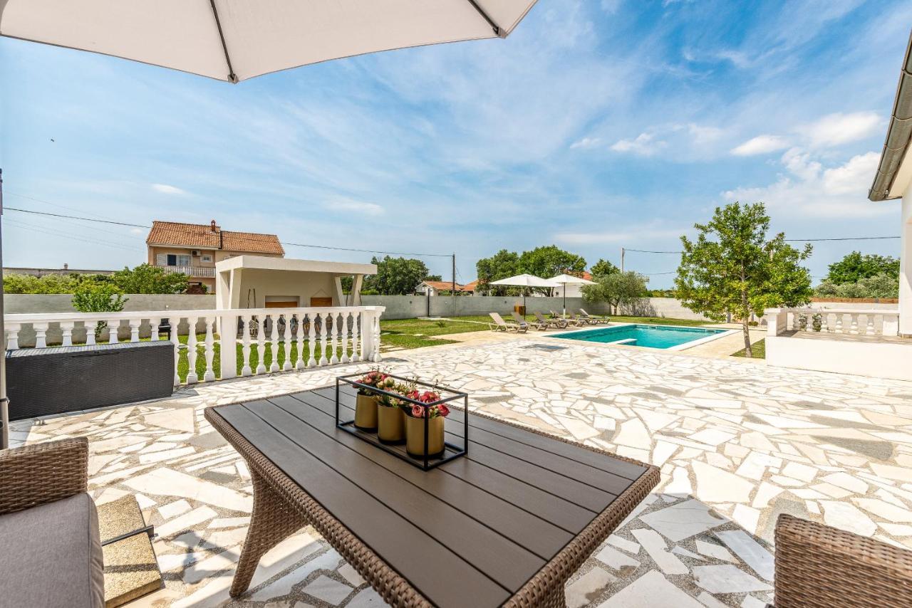 S&I Peaceful Holiday Home With Pool & Jacuzzi Galovac  المظهر الخارجي الصورة